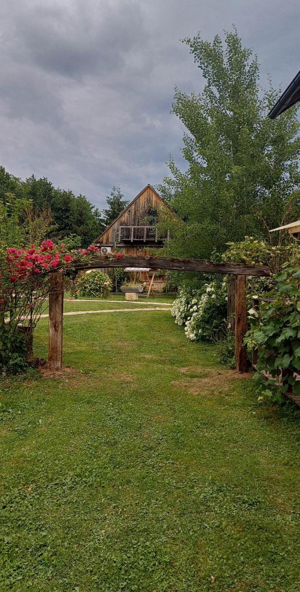 Edenski Vrt Ivancna Gorica Luaran gambar