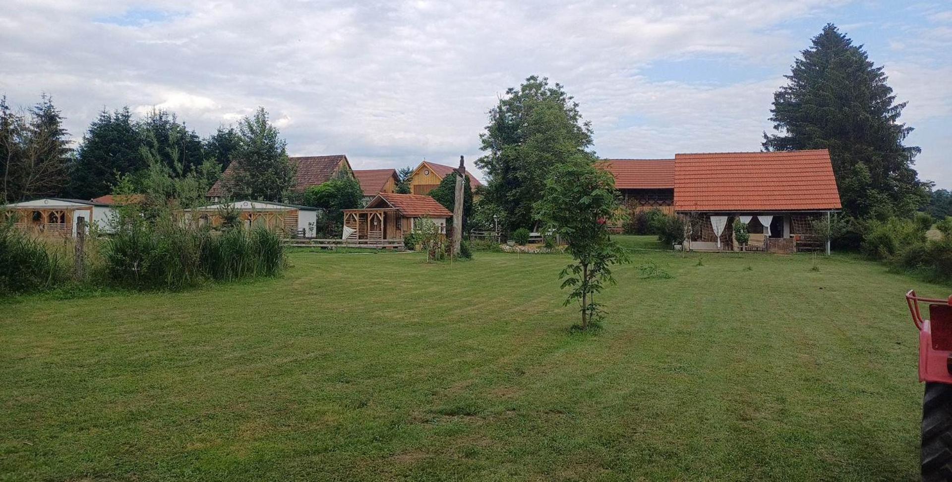 Edenski Vrt Ivancna Gorica Luaran gambar